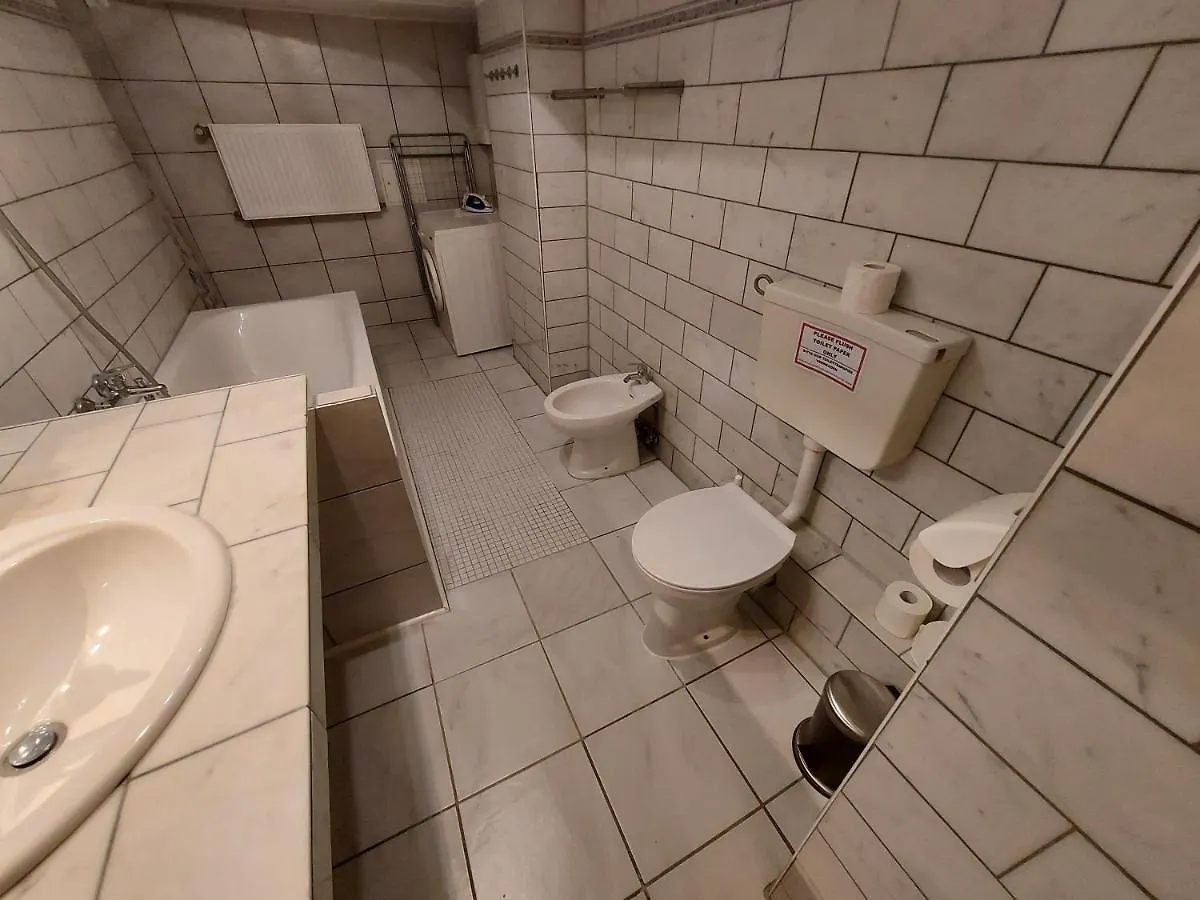 Basement Apartment Cologne 0*,